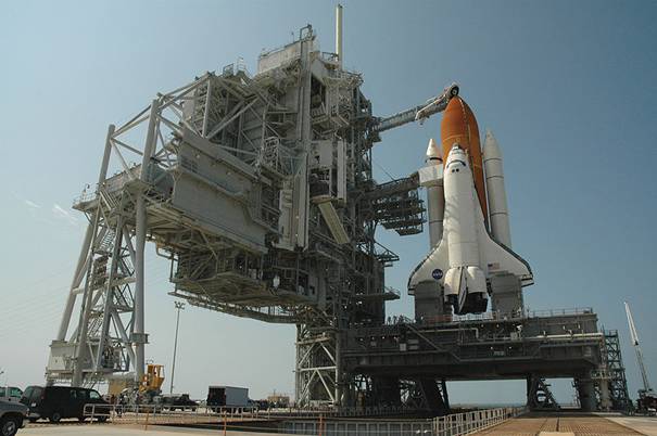 Datei:Shuttle Discovery July 25 pre-launch.jpg